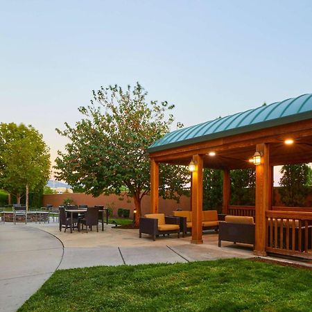 Courtyard Medford Airport Hotel Екстериор снимка