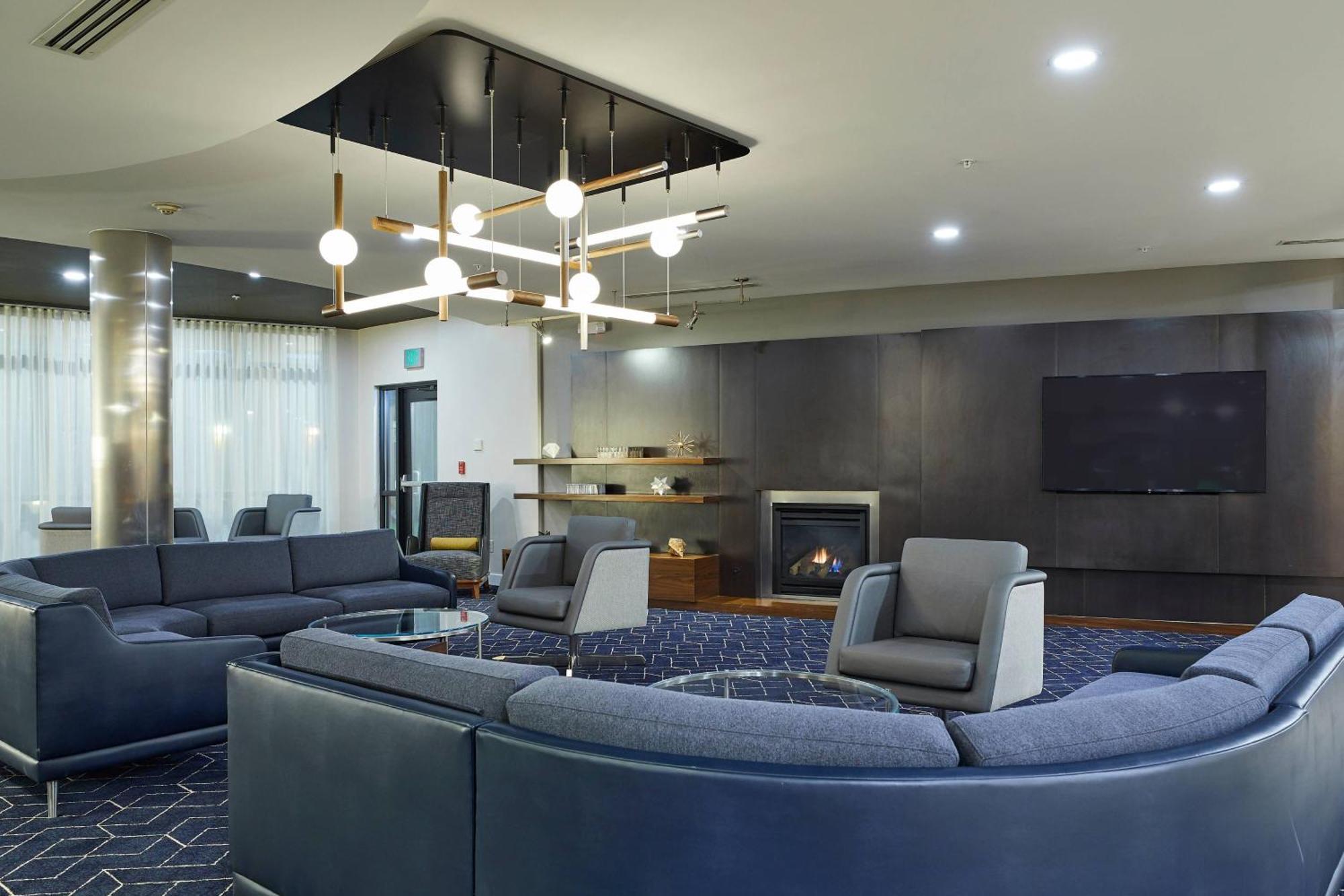 Courtyard Medford Airport Hotel Екстериор снимка