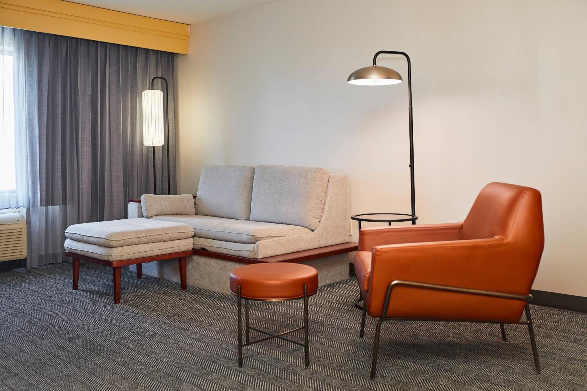 Courtyard Medford Airport Hotel Екстериор снимка